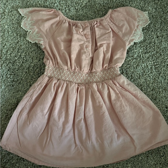 Baby GAP Blush Pink Dress 18-24mo eyelet sleeves & smocked waist - Picture 6 of 7